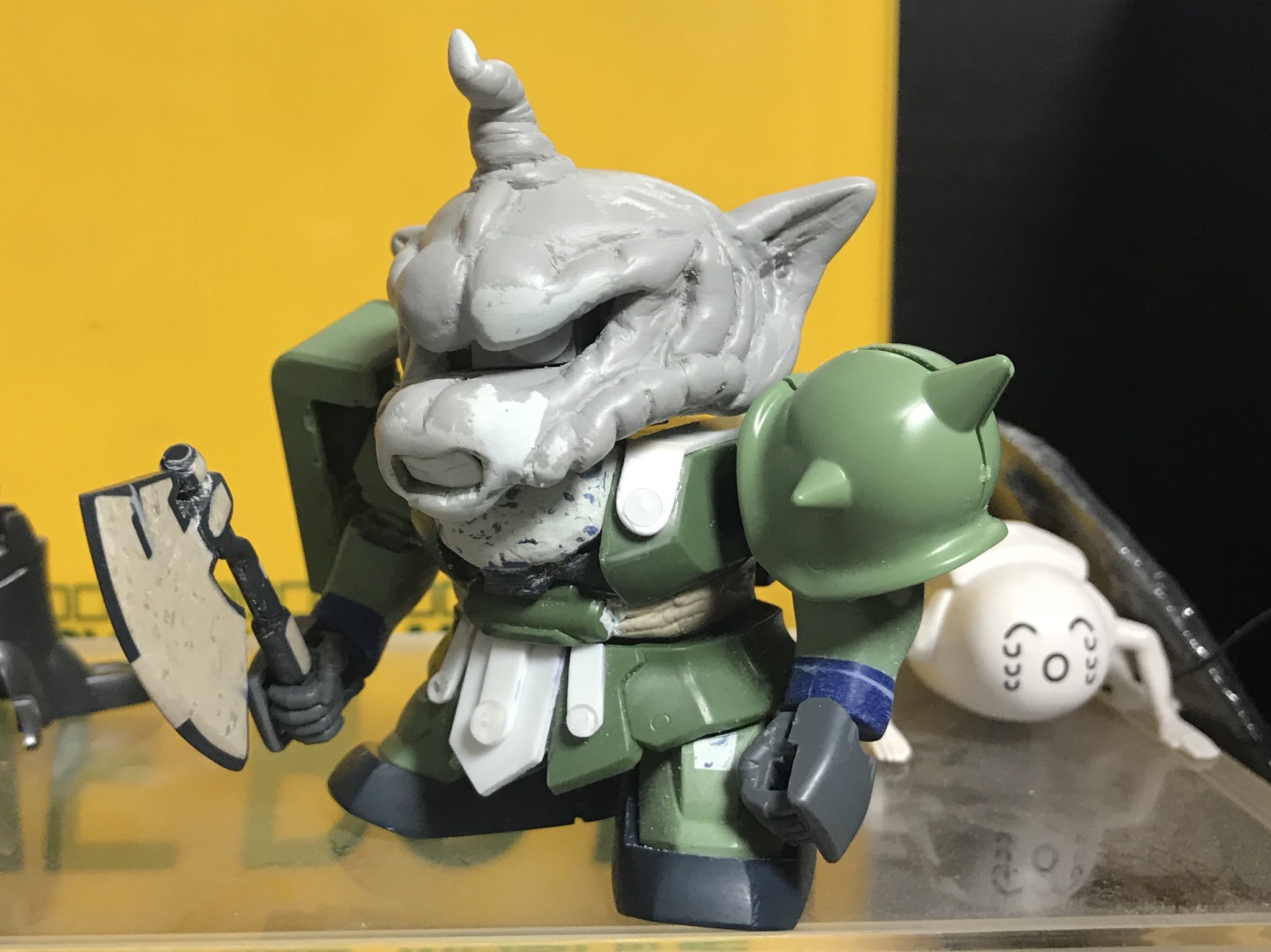 白川周作 Sdザク改造ゴブリンザク 横井画伯のイラストだとゴブリンらしく腕が長め 戦士ザクの長さと明らかに違う 同じザクモチーフながら細かな描き分けで大きく印象を変えているのですね 凄い なのでそれを再現すべく旧ザク前腕 秋葉原工作室 さん