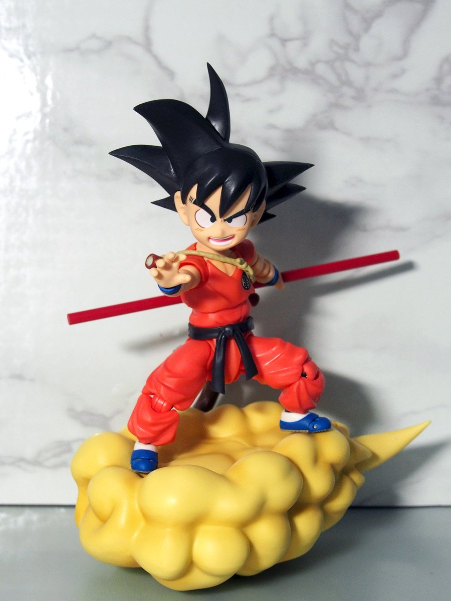 トコ口シアン フィギュアーツ ドラゴンボール 孫悟空 少年期 今年の初オモ ドラゴンボールを探す冒険や小さな体で大人も怪物もバッタバッタとぶっ飛ばしてた懐かしい悟空さ 良いものです 筋斗雲の存在感がすげえ