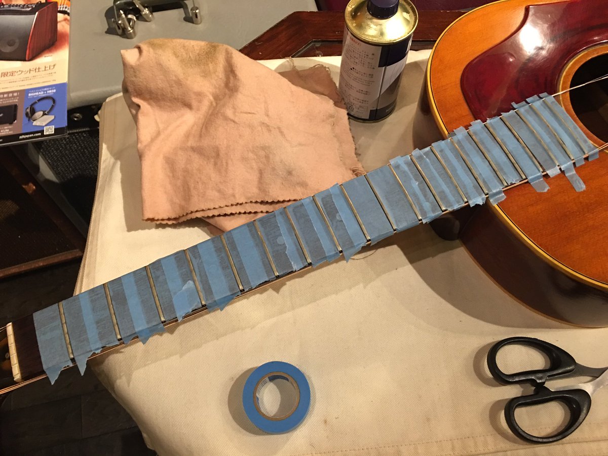 ট ইট র Guitar Tribe ギタートライブ 新入荷のb 25のフレットに錆があったので全フレットを磨きます マスキングテープで指痛を覆います 注 R 18 ピカールで磨くとあっちゅうまにピカピカ サドルの高さも調整 アコースティックギター ヴィンテージギター ট ইট র Guitar Tribe ギタートライブ 新入荷のb 25のフレットに錆があったので全フレットを磨きます マスキングテープで指痛を覆います 注 R 18 ピカールで磨くとあっちゅうまにピカピカ サドルの高さも調整 アコースティックギター ヴィンテージギター