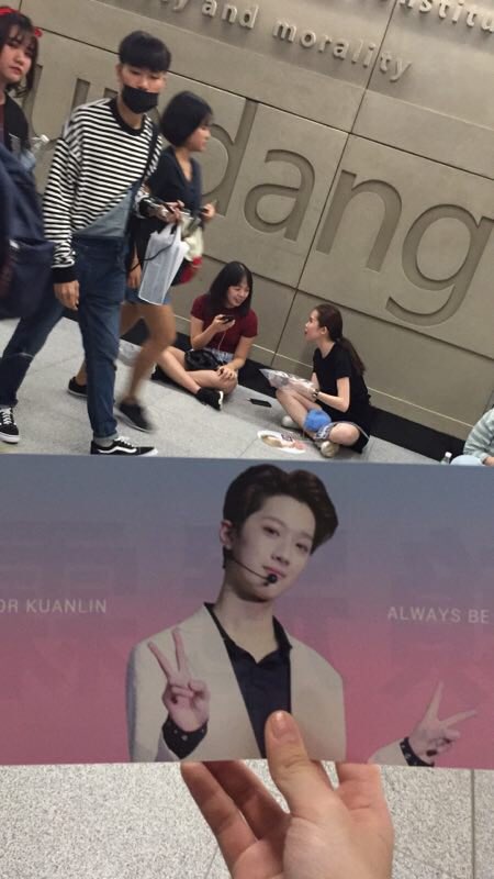 only4KuanLin's tweet photo. Kuanlin’s slogan support in Kuala Lumpur 「FOR FREE」
Time：3 pm
Venue：metro

For taking the slogan，please 
①show the FM ticket 
②show your SNS to prove your love for LinLin.

Good Luck！

#라이관린 #赖冠霖 #Laikuanlin #WANNAONE #LaiGuanlin #賴冠霖 https://t.co/Y4jNte3jL0