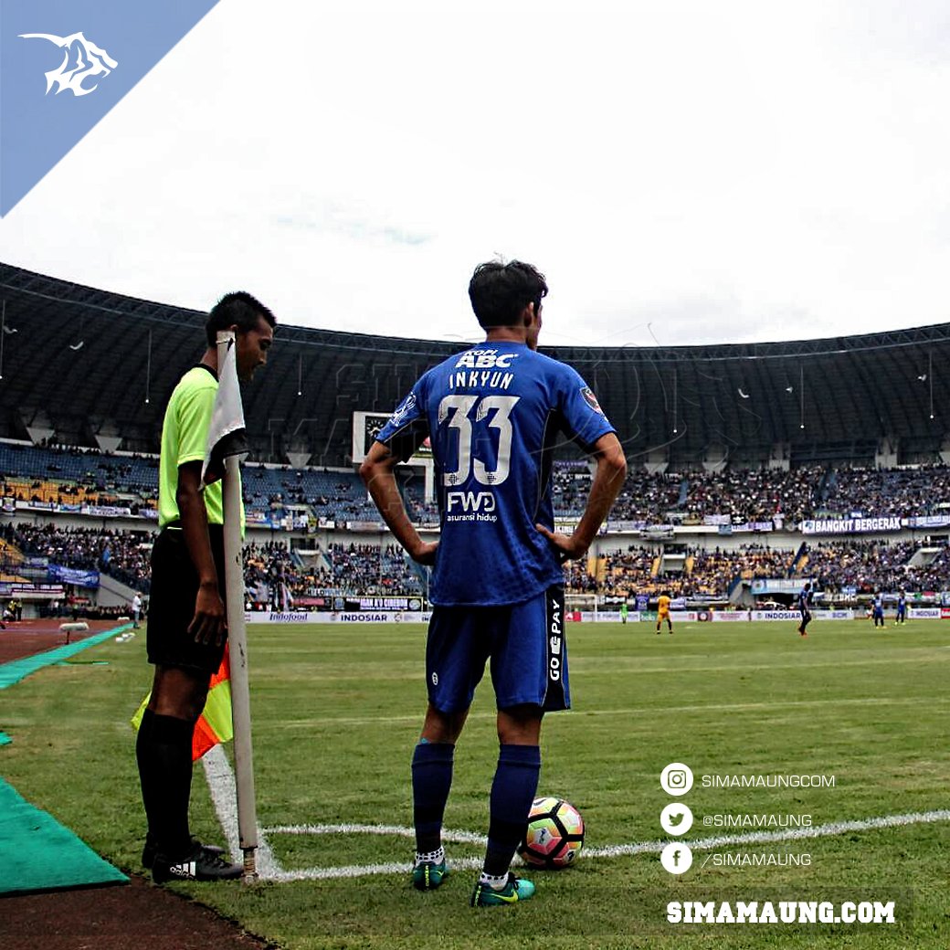 simamaung's tweet photo. Dalam hidup, tak semua hal harus selalu berpasangan. Seperti halnya aku tanpa kamu, atau halnya 11 dari 33 gol Persib di ajang Piala Presiden, tercipta tanpa assist.
.
#Bobotoh #Persib #StatistikSimamaung https://t.co/aaa2Fxe4d1