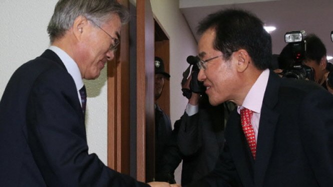 정당지지도는 더불어민주당이 전주와 같은 46%를 기록했다. 자유한국당은 2%포인트 하락한 9%, 바른정당 8%, 국민의당·정의당 4% 순이었다.
홍준표와 탄돌이들이 얼마나 문재인당 양아치 노릇을 했으면 9%냐
박대통령땜에 지지도가 안올라 간다던 개준표는 이정도면 사퇴해야 하는거 아니냐