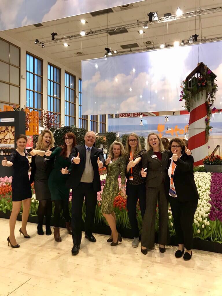 Excited with team <a href="/RaboFoodAgri/">Rabobank F&A</a> to start the <a href="/gruenewoche/">Grüne Woche</a> and tell the Banking for Food story to our German clients #zukunftgehtjetzt #IGW2018