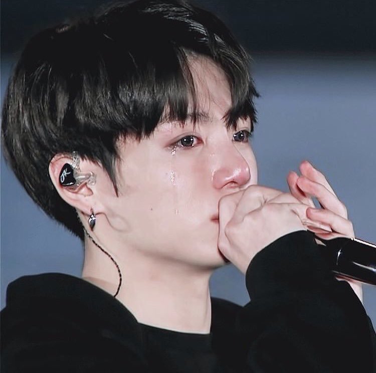 jungkook__nk's tweet photo. #BestBoyBand #iHeartAwards #BTS @BTS_twt 
아니이.... 막 알티 그거.. 한번만 눌러주면 되는데에.... 꾸기 슬퍼어..

정국이가 원하는데 설마 한번 못 눌러주겠어????? https://t.co/M9e2Vmuj4T