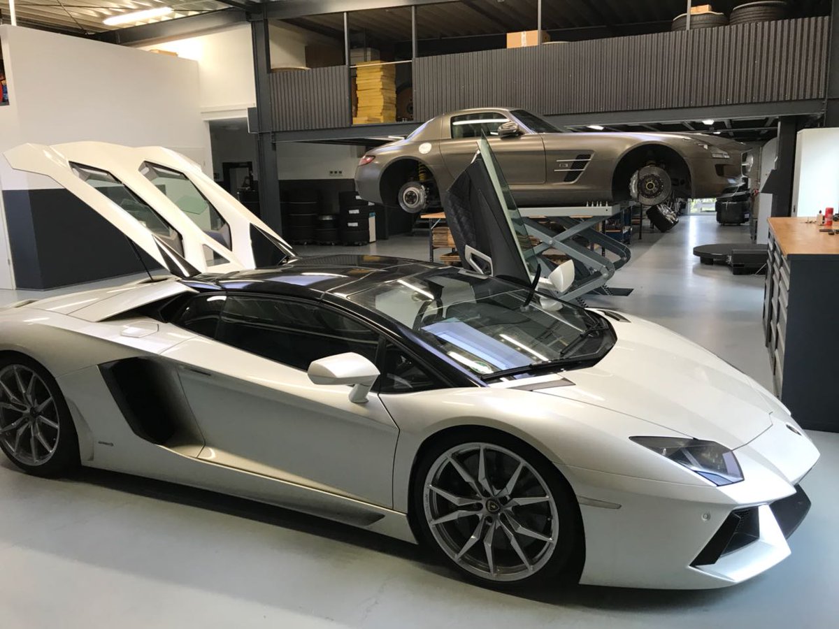wheels_and_more's tweet photo. DAILY WALKAROUND @wheels_and_more #carpon #wheelporn #luxury #lifestyle #cartuning #toysforboys #weekend #SummerIsComing https://t.co/HdeL48Eer3