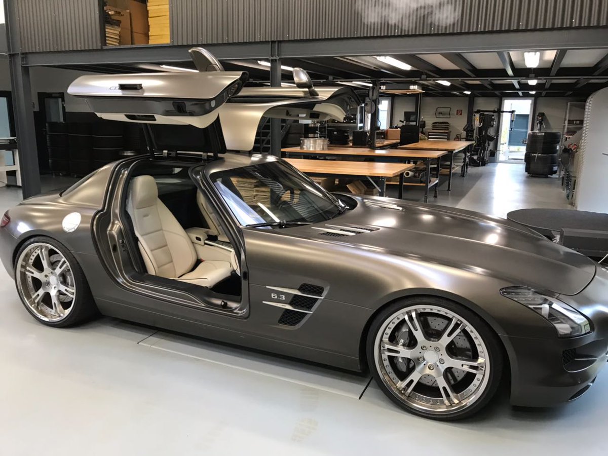 wheels_and_more's tweet photo. DAILY WALKAROUND @wheels_and_more #carpon #wheelporn #luxury #lifestyle #cartuning #toysforboys #weekend #SummerIsComing https://t.co/HdeL48Eer3