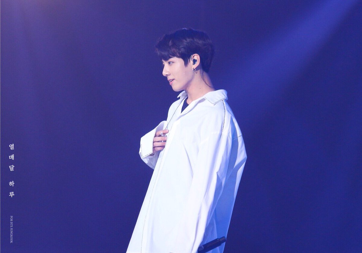 970901day's tweet photo. 정국이 보고 싶은 밤 🌙✨💫
#정국 #JUNGKOOK 
#iHeartAwards #BestBoyBand #BTS @BTS_twt https://t.co/cVvZLqn7LG