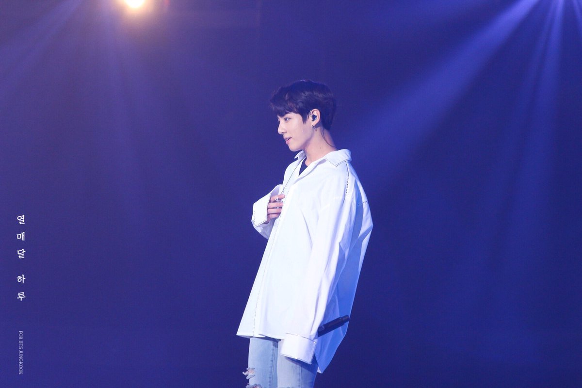 970901day's tweet photo. 정국이 보고 싶은 밤 🌙✨💫
#정국 #JUNGKOOK 
#iHeartAwards #BestBoyBand #BTS @BTS_twt https://t.co/cVvZLqn7LG