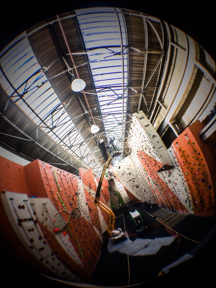 Parthian_RDG's tweet photo. A bit of early 2018 spring cleaning for the main lights and heaters! Good work Luke!

#cleaninessisnexttogodliness #keepitclean #springclean #newyear #2018 https://t.co/gTPVeabhRl