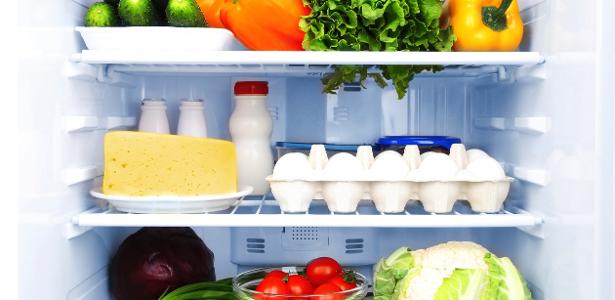 UOL's tweet photo. Cuidado com os alimentos | Tomate, batata e outros que não devem ser guardados na geladeira https://t.co/4wq305DGqJ https://t.co/Xpmv04OdlA