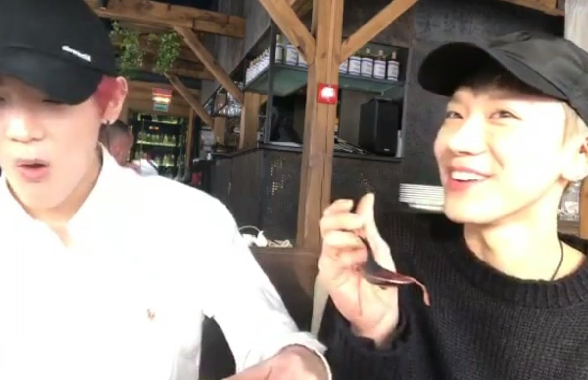 ssurvoler's tweet photo. อันนี้ก็ตลก 55555555555 ... แทยงชิมมั้ย ชิมหน่อย บอกให้ชิมไง ชิม!!!
#taeten https://t.co/tvPblJFX6k
