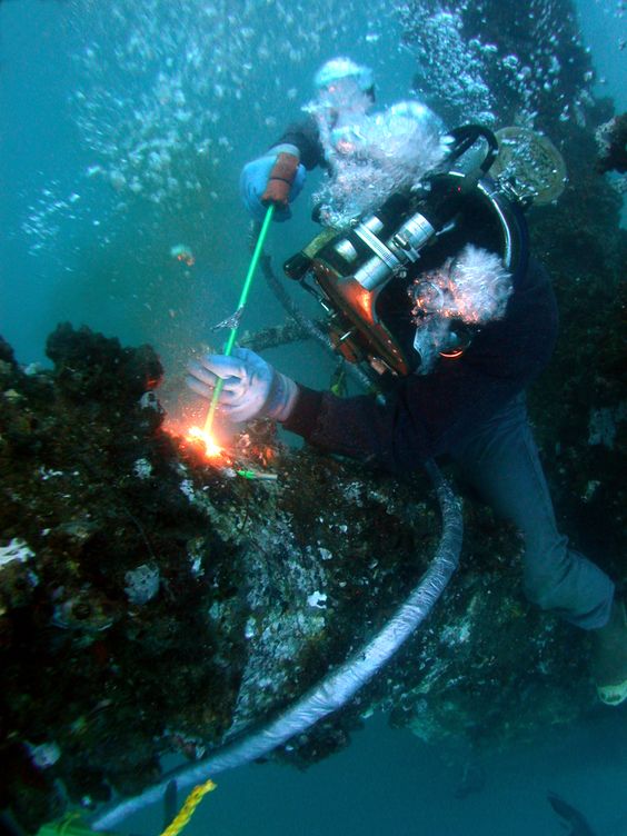 SevenSeasLlc's tweet photo. One machine can do the work of fifty ordinary men. No machine can do the work of one extraordinary man.-
Elbert Hubbard (1856-1915)
#CommercialDiving #HappyFriday #SevenSeas https://t.co/4aE7epFRyu