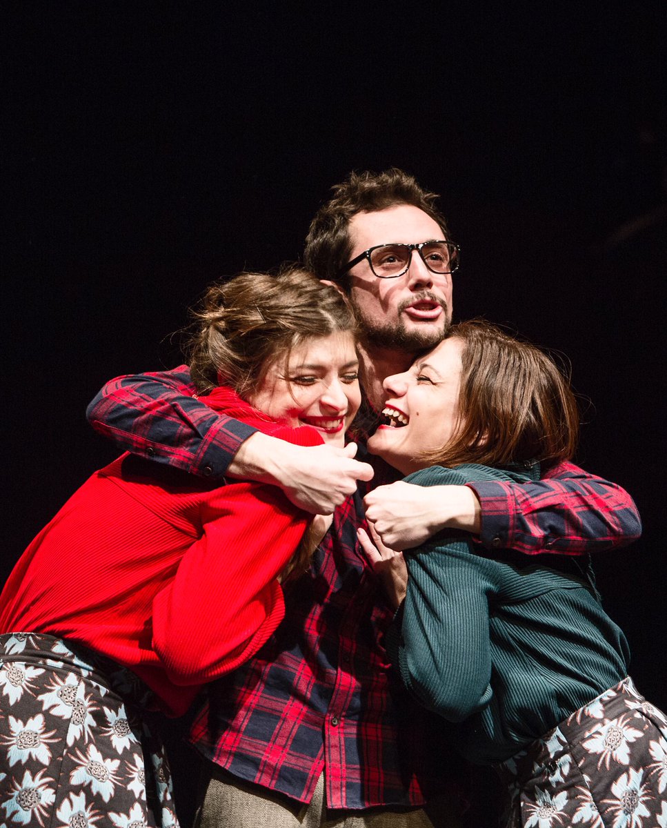 Ora in onda su mwradio.it la prima  #puntata del nuovo anno di #apriteilsipario. Ospite #DanieleVagnozzi, in scena fino al 23 Gennaio con lo #spettacolo #comesonodiventatostupido per la regia di #CorradoAccordino al <a href="/teatrolibero/">Teatro Libero</a>. @Ylenia_pathos