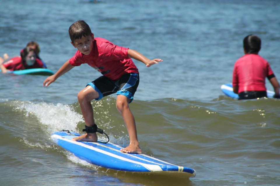 DemolicionMag's tweet photo. Todos los menores entre 10 y 16 años están invitados a participar este verano del circuito MILO Grom Series by Billabong que llega a las playas del país. https://t.co/Wm1QlU0iLm #MeLaPuedo #BillabongGromSeries #Lifesbetterinboardshorts #BillabongBloodlines https://t.co/pW9ZA1Wv49