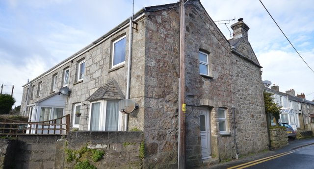 This little hobbit-hole in St Stephen wasn't big enough for Frodo and his  friends. Is it big enough for you? Move in now for only £350.00 pcm! <a href="/Expertsinprop/">the Experts in Property</a> #Newquay #staustell #propertymarket