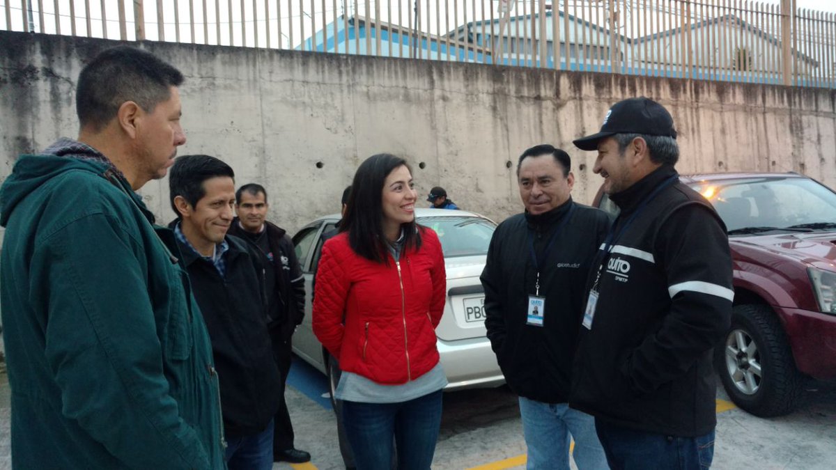 danychaconarias's tweet photo. En nuestros recorridos encontramos q un buen servicio: semiexpreso Carcelén-ElEjido se había deteriorado x falta de unidades. Hoy en inspección con Gerente @TransporteQuito lo comprobamos. Se tomaron correctivos: más unidades y frecuencias más rápidas. ¡Gracias por su accionar! https://t.co/yBhEWGKY8D