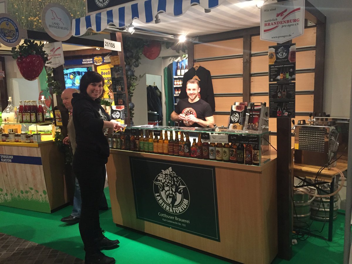 labieratorium's tweet photo. In Halle 21a vor Stand 105 sind freie Rest Stehplätze zu haben Cheeheers https://t.co/BJqfWeUGnT