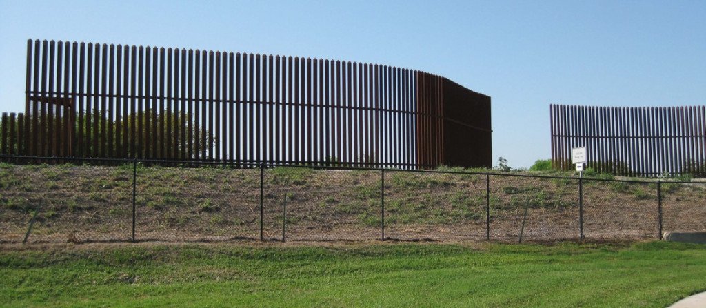 AdrielTrott's tweet photo. #31daysofblogging Border Walls, Immigration Policy, and Hannah Arendt https://t.co/OWmyWl9Iyh https://t.co/sPEni4WuhM
