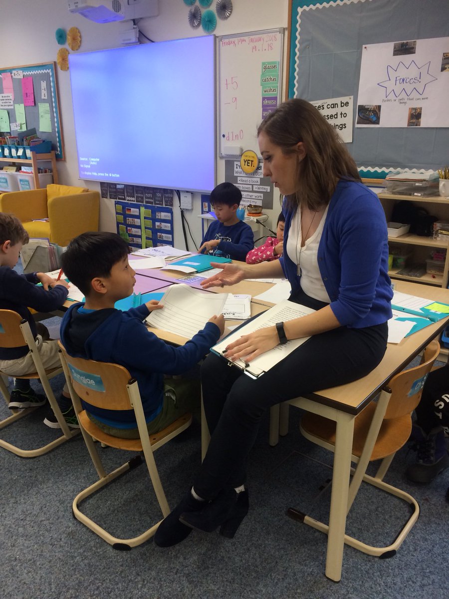 Ms_Hodel3HM's tweet photo. Getting inspired by one of the best: @Shea_Hubbard @FIS_School #pineapplechartpd #relaxationtime #tcrwp https://t.co/DwFrujOM4z
