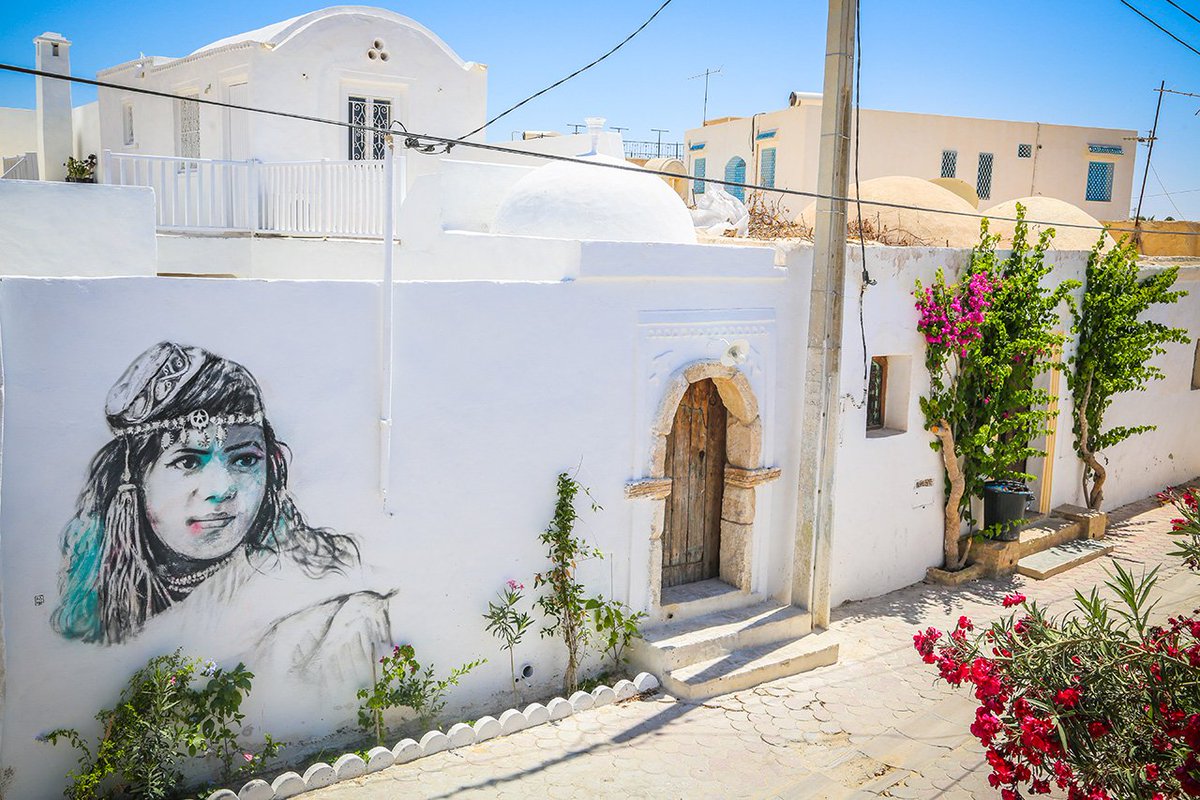 honoremparis's tweet photo. On termine la semaine avec une oeuvre de Mehdi Bouanani (aka #Dabro), dans le cadre du projet @djerbahood, bon vendredi à tous 🎊
Crédit : Galerie Itinerrance https://t.co/nhOe1dzYni