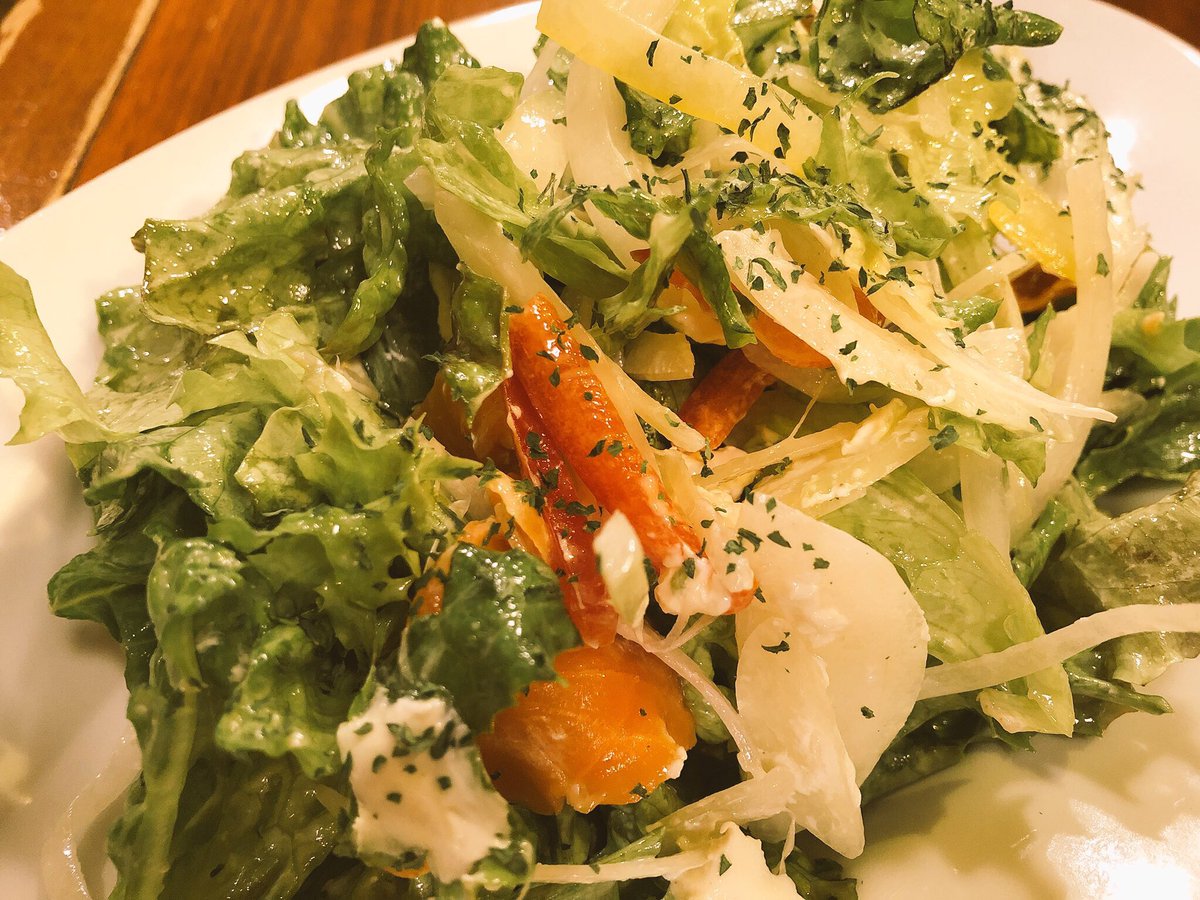 フォルチェ 本日のおすすめ料理 フォルチェ風カツレツ ベーコンとキノコのホワイトソース スモークサーモンとクリームチーズのサラダ 牡蠣の燻製 シェフおすすめトリッパの香草揚げ