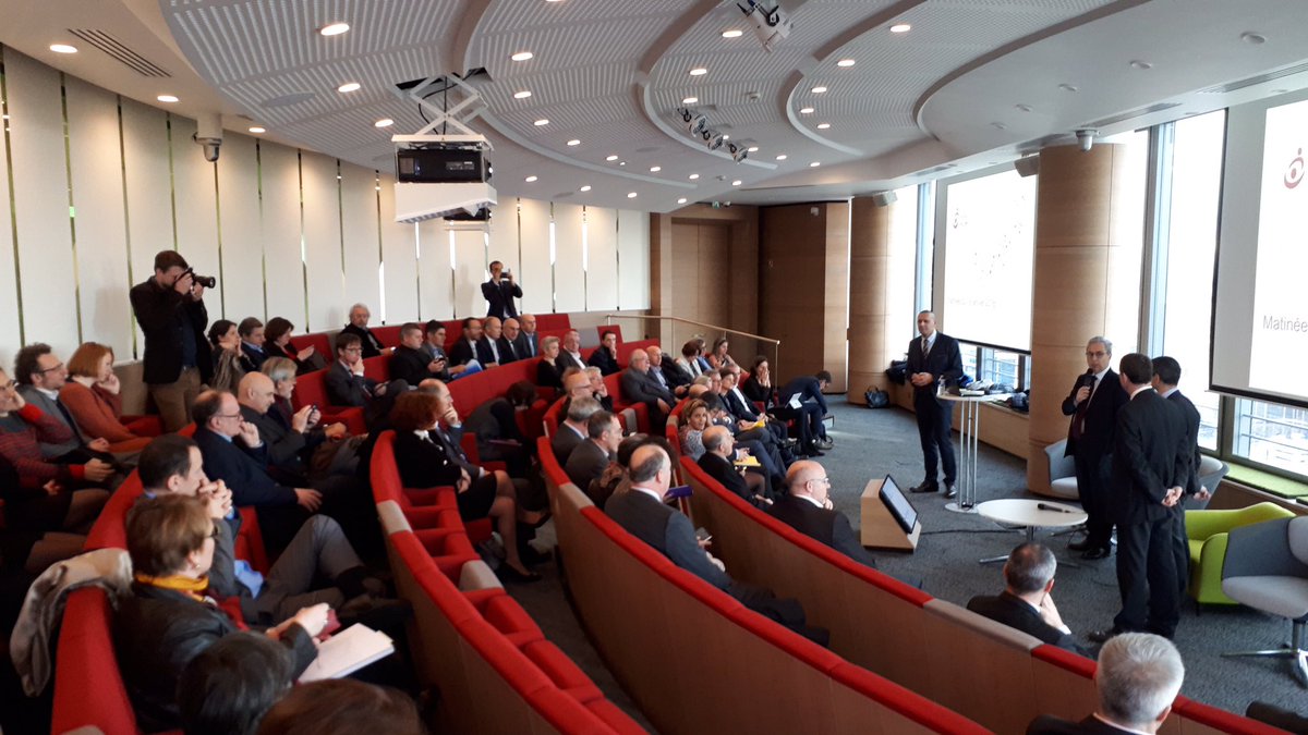 Ouverture par Marc Gomez, DG <a href="/dynacite/">Dynacité</a> de la matinée d'installation de la nouvelle gouvernance de l'#AURA HLM à la tour incity à Lyon. Forte mobilisation des DG des organismes de ce territoire élargi. <a href="/FNARhlm/">FNAR</a> <a href="/UnionHlm/">UnionHlm</a>