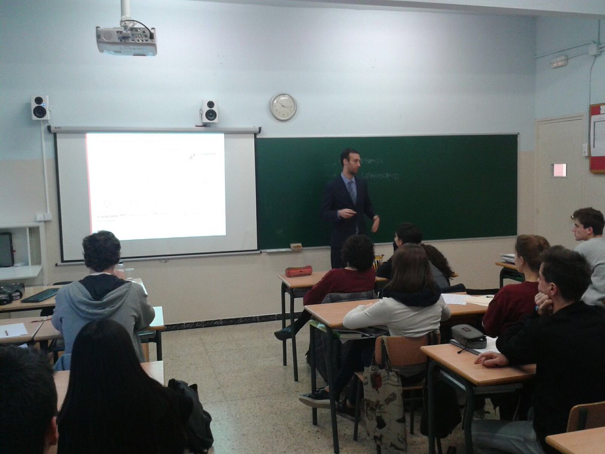 colegiosilbcn's tweet photo. Sesión informativa sobre la @UEuropea a nuestros alumnos de 2 #BatSIL #OrientaciónProfesional https://t.co/4YKK7hQHd8