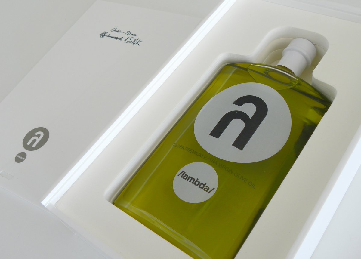 Speironcompany's tweet photo. Owning a bottle of λ /lambda/ ultra premium olive oil will always be a very personal experience. Sometimes it is truly one of a kind.
 #personalization #customization #lambdaoliveoil #thefirstluxuryoliveoil #bespoke #luxury #luxury_food #craftsmanship #one_of_a_kind https://t.co/xvLuHtJ6vw