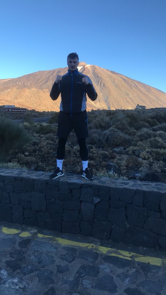 zachparkerboxer's tweet photo. Good 7 mile run done in the mountains today 🏃🏻‍♂️⛰ https://t.co/azDj3LzKRV