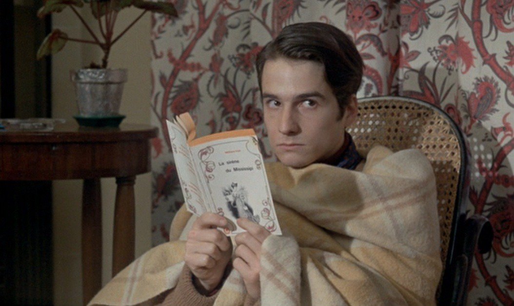 #VendrediLecture 📖🎬 Mise en abîme chez François Truffaut : Jean-Pierre Léaud lit "La Sirène du Mississipi" dans "Baisers volés"