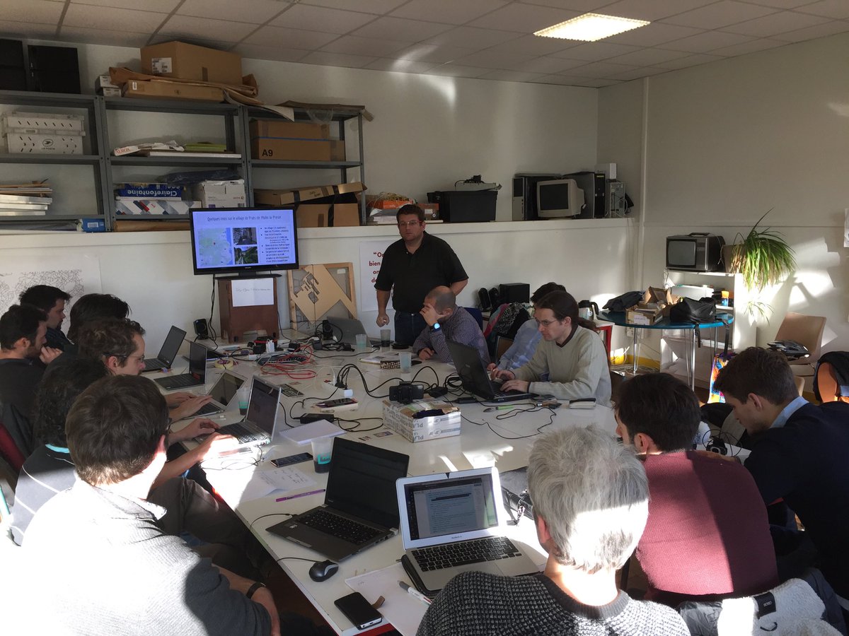 DeborahTebo's tweet photo. Présentation du contexte de #pratsenr lors du #bootcamp #data et #Energie à #Nantes avec @CallMeDaisee, #dataplayers et #Ping https://t.co/pAt7z7hvRB