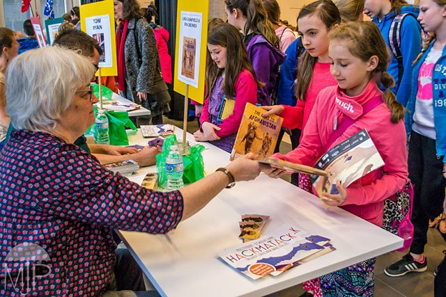 HackmatackAward's tweet photo. The DEADLINE to register for Hackmatack is today!!
Register & be entered to WIN a Box of Books (20 books) for your classroom or reading group.
For children in grades 4-6..... A great program to get kids reading!! https://t.co/u8feeeF5Cj https://t.co/iRsuEX2W5P