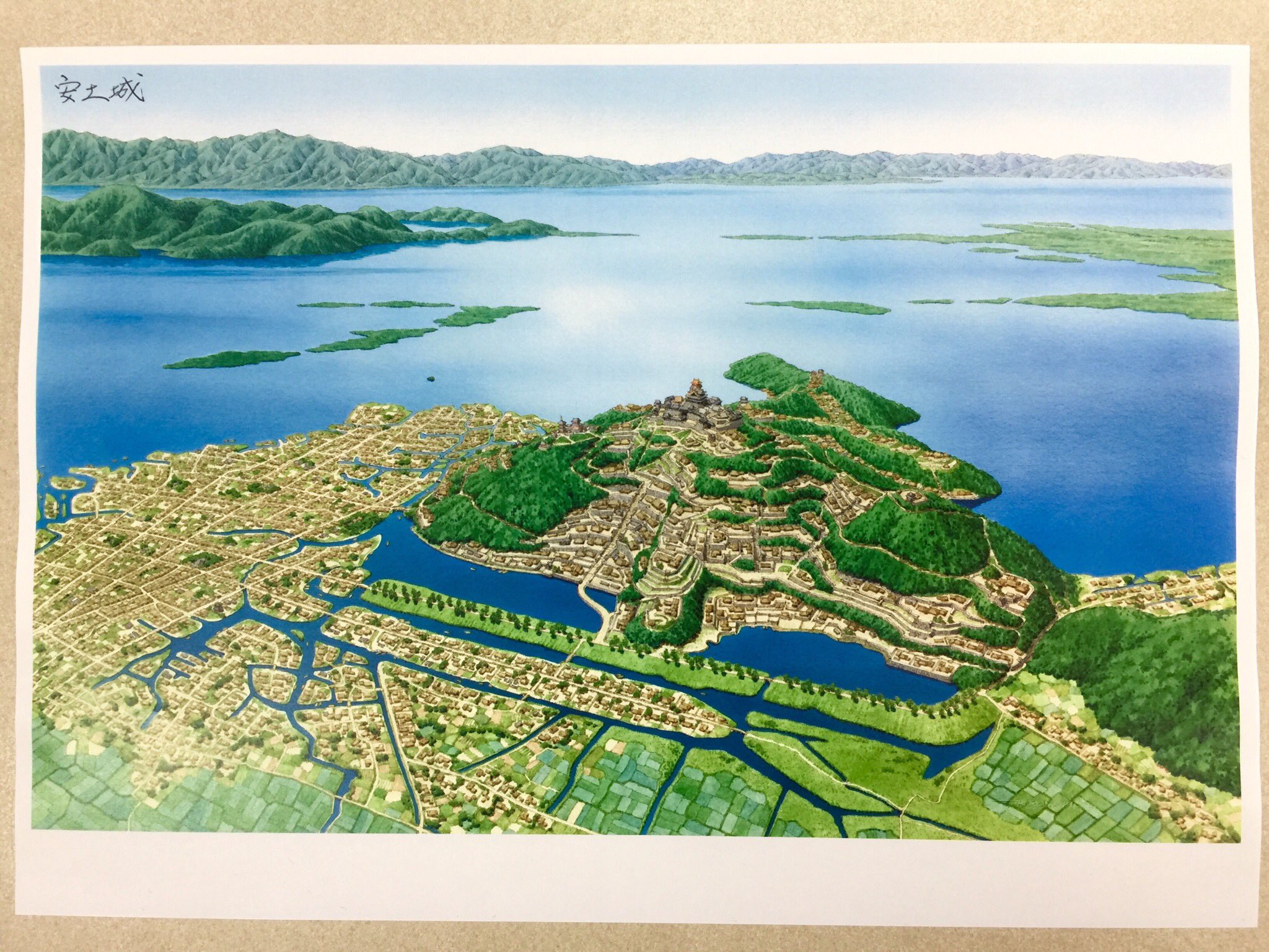 Masayuki Ueno 在 Twitter 上 手描きによる歴史再現図です 織田信長が築城した安土城再現図です 3d 作画による鳥瞰図です 文字表記で更にわかりやすくなります 歴史的な参考資料となります 画像をご利用頂けます 織田信長 安土城 城下町 株 ジェオ上野