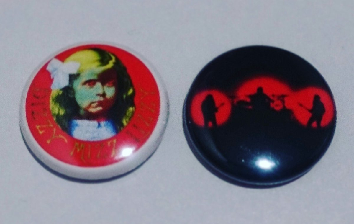 dizzymizzlizzy3's tweet image. ★ ディジー・ミズ・リジー プレゼントキャンペーン11 ★
夏ツアー開始記念！当方をフォロー、このツイートを『RT』で応募となります。1名様に特注非売品バッジを差し上げます！締切は6/10正午。
#DizzyMizzLizzy