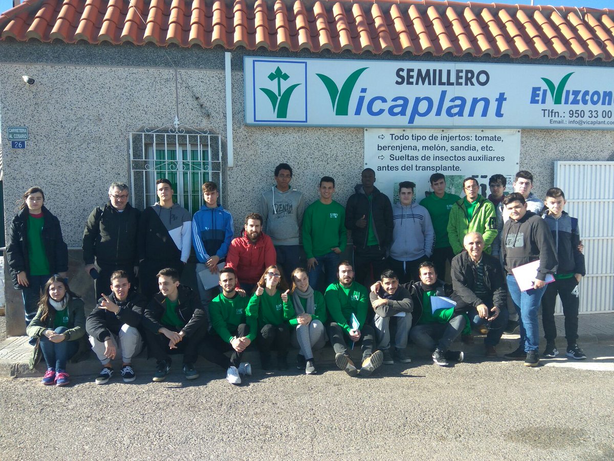 Los alumnos de 1º de Jardinería y Floristería conocieron las instalaciones de #Vicaplant de la mano de Miguel Fernández Cabeo, al que agradecemos mucho su dedicación en el día de ayer a Escuela Agraria Vícar #EAV #futuro #agricultura #Almería