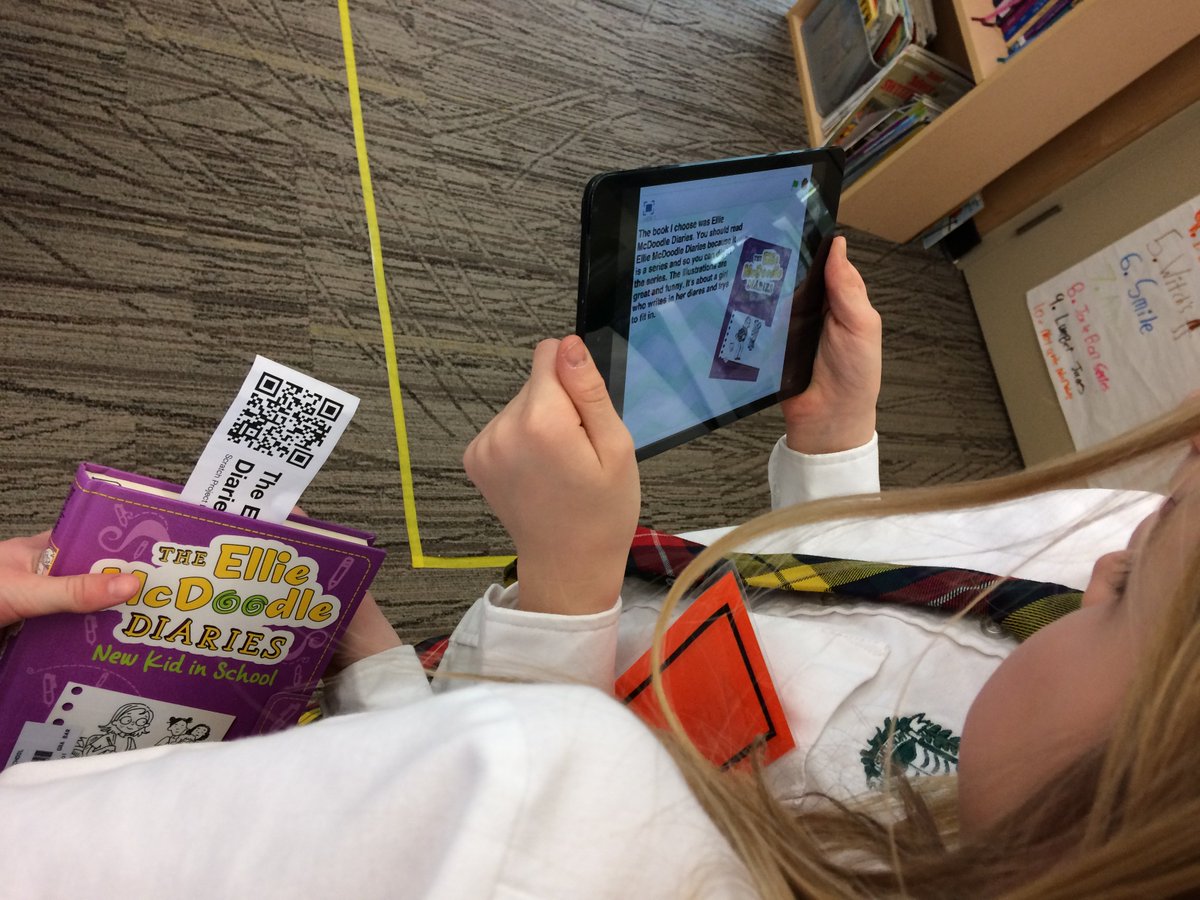 SachaNeesham's tweet image. Gr. 4's checking out recommendations from other readers created in Scratch.  @cohort21 #CodingWithScratch #Cohort21actionplan @montcrest