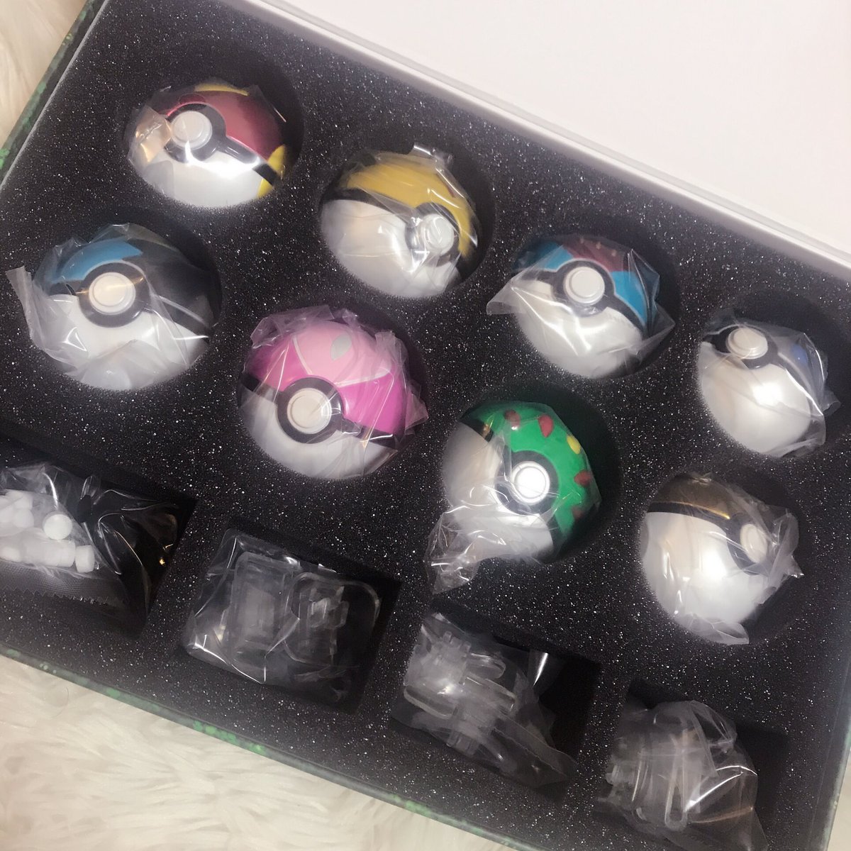 ふーが V Twitter プレバンのガンテツボール届いた 前回のより小さい箱でこれまたかわいい 箱のイラストは前回が初代勢っぽくて今回が金銀 勢っぽい 大好きなムーンボール 塗りが甘いけどかわいいから許そう
