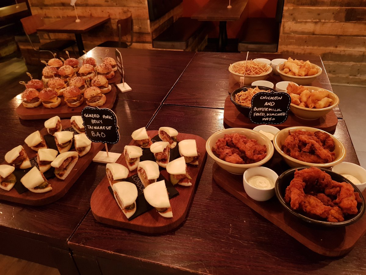 Belowzeroevents's tweet image. Looks at the fantastic buffet offering we provide for our DDR guests. We had the lovely team from @VeoliaUK hold their meeting at our venue yesterday. Please get in touch with us on 02074788917 if you are interested and would like more information.
