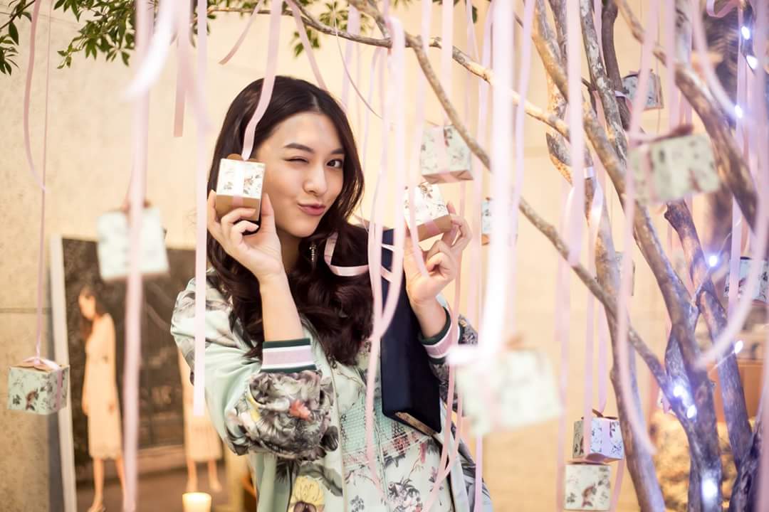 MewnitthafcO's tweet photo. เก็บตกภาพบรรยากาศงาน DiSAYA Bunka Spring/Summer 2018 cr. @voguethailand 🙏 #VOGUEexclusive #VOGUEreport #19122017 #DISAYAbunka #DISAYASS18 #disaya #mewnitthaintokyo #mewnittha #มิวนิษฐา #mewnitthafanclub_official https://t.co/kByf4Lu9WN