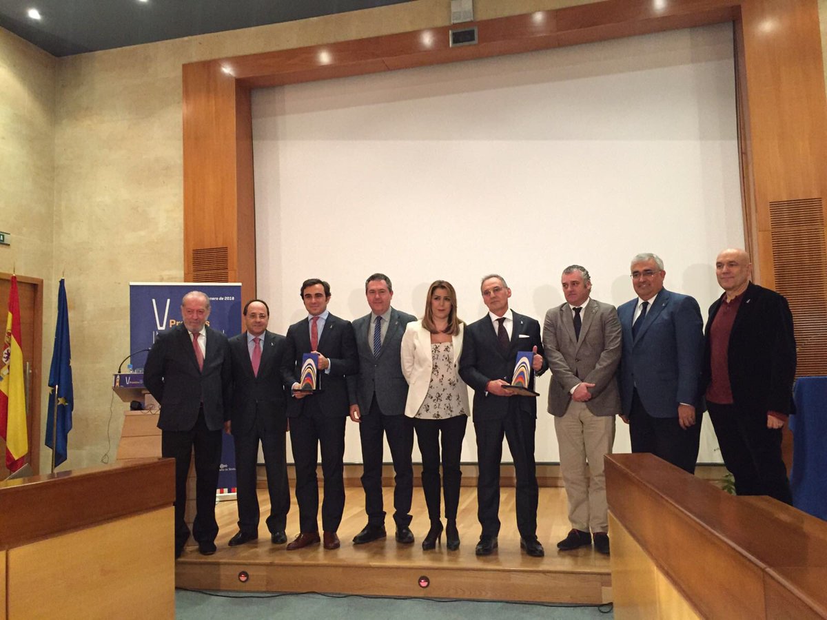 Celebramos el XXV aniversario del @PCTcartuja de la mejor forma posible: reconociendo la labor de sus empresas, de base tecnológica e innovadora. Enhorabuena a todos, especialmente a los premiados: Ingelectus y <a href="/AlterTechnology/">Alter Technology</a> 
#PremiosPCTCartuja #25anivPCTCartuja