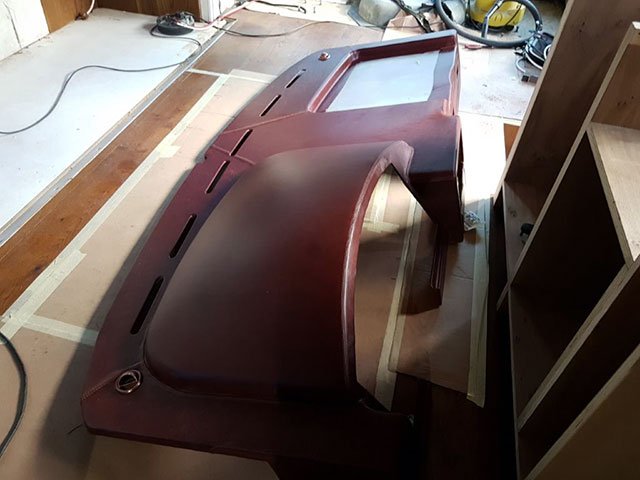 In the workshop today - a hand made leather dashboard:

arcairstreams.co.uk/blog/2018/01/a…