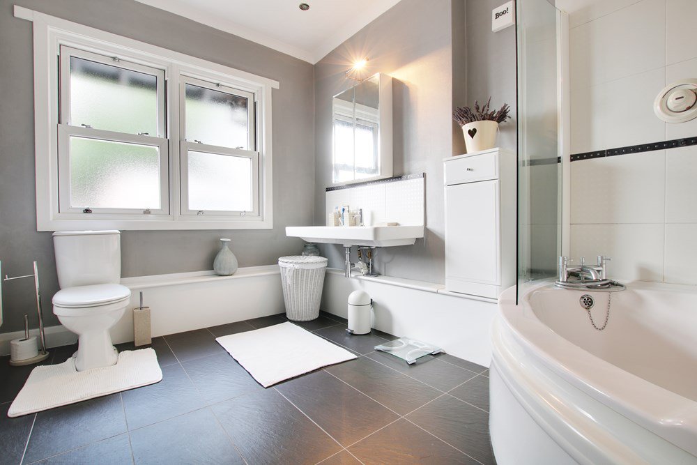 2 bedroom Ground Floor Flat, Orpington: £475,000 (Guide Price) - An absolutely stunning 2 double bedroom ground floor conversion flat located within a picturesque 1900s Victorian dwelling. Book a viewing online today bit.ly/2FE8lnf #FridayFeeling #property #orpington