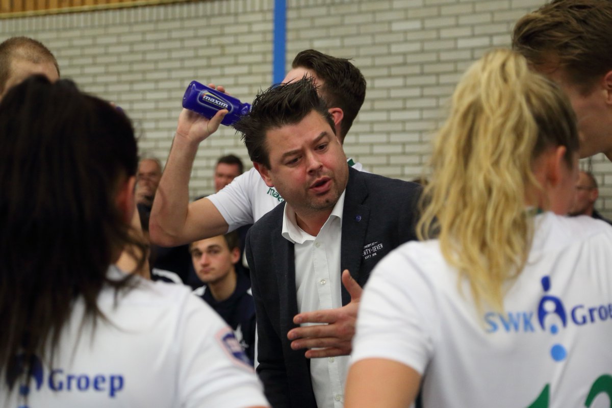 Detlef Elewaut stopt aan het einde van dit seizoen bij <a href="/PKCKorfbal/">PKC-Korfbal</a>. Elewaut kan het trainerschap niet langer combineren met een mooie kans die zich voordeed in zijn maatschappelijke carrière. #korfballeague