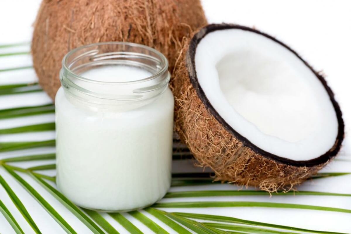 PlenEat's tweet photo. En la cocina es uno de los aceites más saludables para freír y puede convertir en sabroso hasta al más aburrido de los ingredientes. Le damos la bienvenida al aceite de coco https://t.co/tXxzH2uWNf #healthy #eco #tipshealthy #healthyfood https://t.co/YgI8oRI0Ds