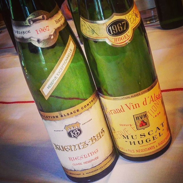 riesling24's tweet photo. Deux jeunes cinquantenaires !!! #riesling #hugel #alsace #drinkalsace #muscat #oenotheque #collection #Vineyard #winecellar #winetasting #tasting #confreriesaintetienne #riquewihr #oldvintage #kuentzbas #organic #vintage #vignoble #Wine #winelover #vinda… https://t.co/n5dnOxNmFB https://t.co/bvPuRXn8cI
