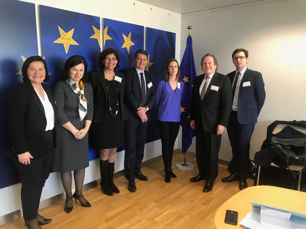 Avocats_Paris's tweet photo. Le @batonnierparis reçu par @VeraJourova, commissaire européenne à la justice avec @CNBarreaux , @Conf_Batonniers @DBFBXL #innovation #legaltech #genderequity #predictivejustice #RuleOfLaw #citizenfirst #Transparency https://t.co/ITHbLr03nU