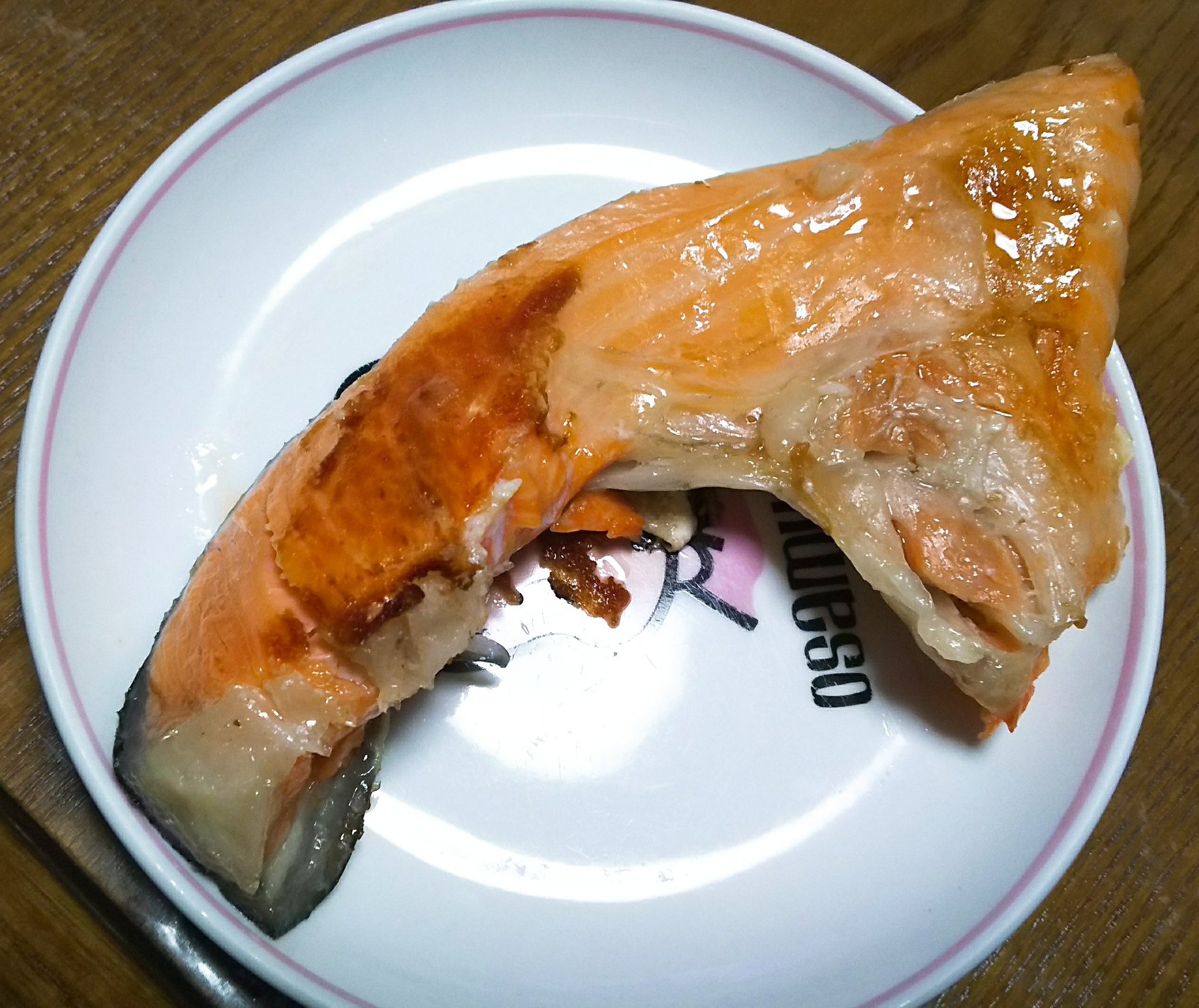 تويتر ひめここ Himekoko على تويتر 美味しい鮭カマをgetしたので 塩焼きにしていただきましたー 脂がのっていて 美味しかったです 鮭 アスタキサンチン 鮭カマ 鮭カマの塩焼き 鮭カマ塩焼き 飯テロ 魚 料理 T Co Amfbs1ihj2