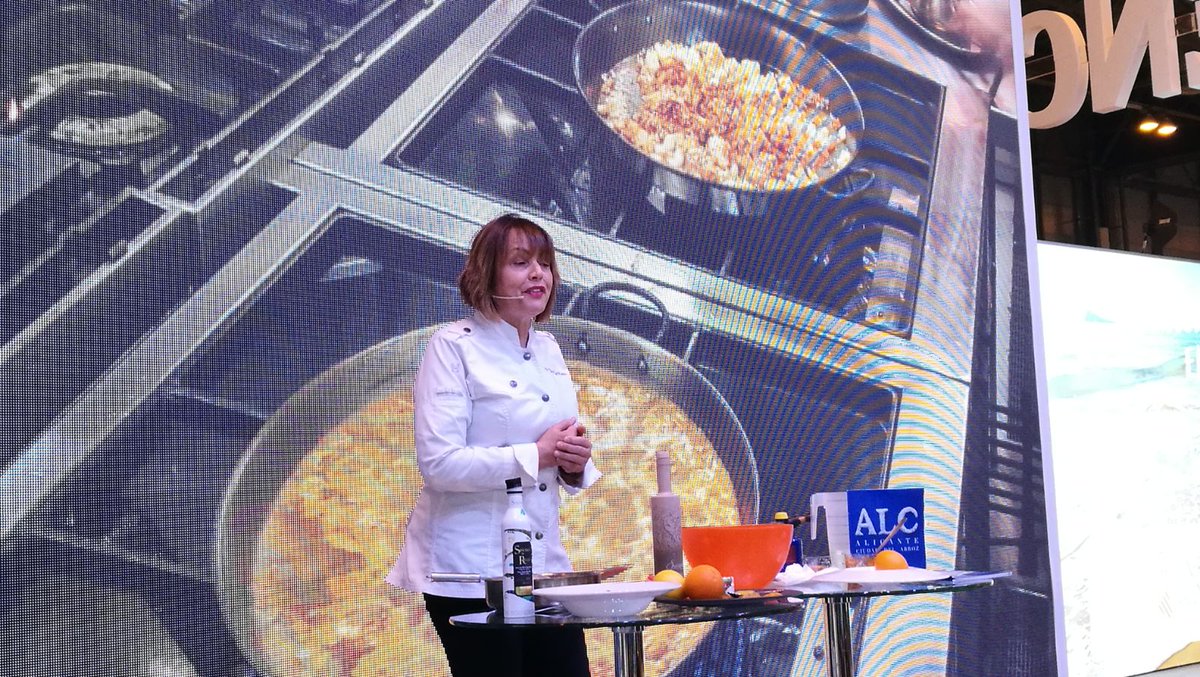 Hoy a las 11:30 Nuestra presidenta Mari Mar Valera a asistido a la Presentación y Show Cooking con la Chef <a href="/mariazafran/">maria jose san roman</a>, y Presentación del III Simposium del Arroz en Plaza Central <a href="/DarsenaRest/">Restaurante Dársena</a> , #AlicanteCiudadDelArroz en #FITUR2018 con <a href="/gechavarri/">Gerardo Sánchez Echávarri</a>  <a href="/evimas/">Eva Montesinos</a>  <a href="/Alicante_City/">Turismo Alicante</a>