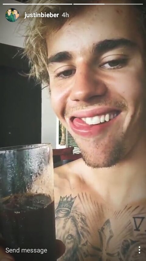 boifriendslave's tweet photo. RT if you love this dork ❤

#Beliebers #BestFanArmy #iHeartAwards https://t.co/2mlO6SOIb6