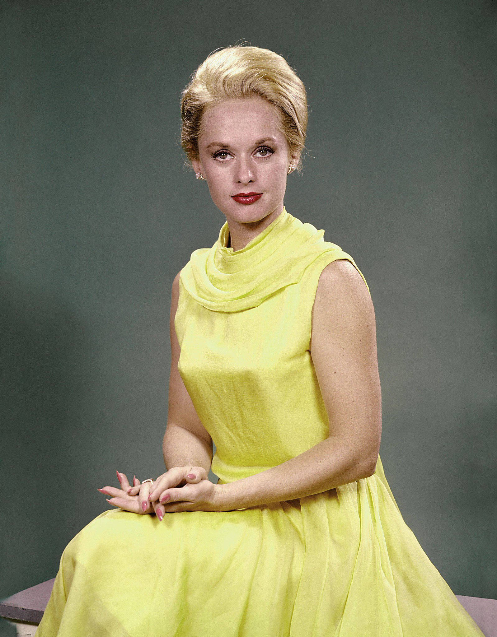 Happy Birthday to the legendary and gorgeous, Tippi Hedren! Here\s to many happy returns! Brava! 